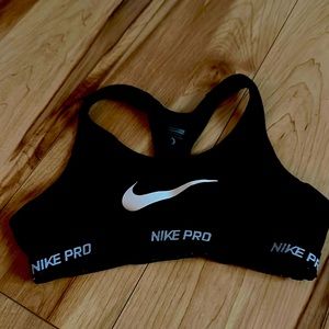 Nike pro sports bra